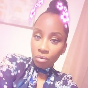 Meet your Posher, Monique